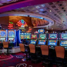 winhighbet Live Casino Mobile APP ဖြင့် Baccarat Roulette ကစားနေသော မြင်ကွင်း